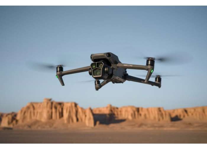 DJI Mavic 3 Pro Drohne für Luftaufnahmen. Die neue DJI Mavic 3. Mavic 3 Pro Drohne für Filmaufnahmen mit hochauflösender Kamera. DJI Mavic 3 Pro
